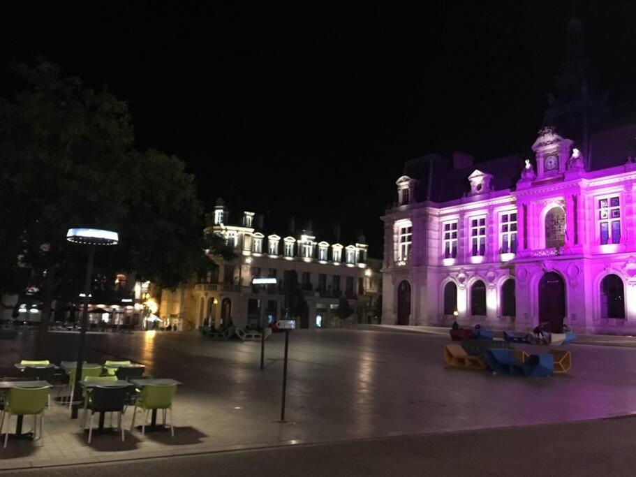 Bel Appartement Climatise Plein Centre Ville Poitiers Buitenkant foto